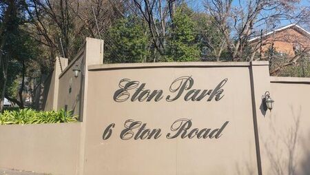 3 Bedroom townhouse - sectional to rent in Sandhurst, Sandton