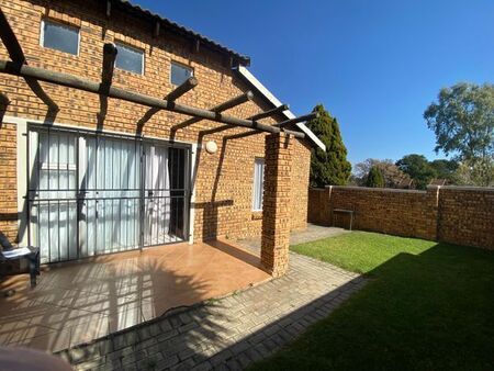 2 Bedroom townhouse - sectional rented in Honeypark, Roodepoort