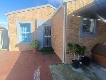 3 Bedroom house to rent in Strandfontein