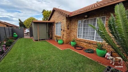 2 Bedroom townhouse - sectional to rent in Doornpoort, Pretoria