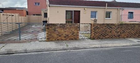 3 Bedroom house rented in Westridge, Mitchells Plain