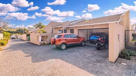3 Bedroom cluster rented in Paulshof, Sandton