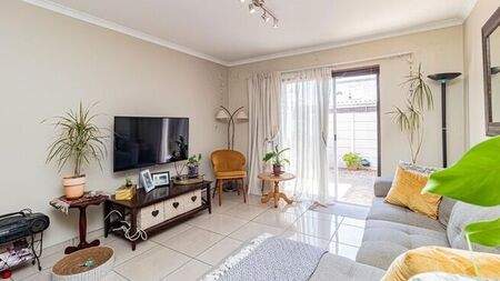 2 Bedroom duplex apartment rented in Royal Ascot, Milnerton