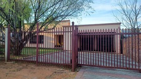 4 Bedroom house to rent in Uitsig, Bloemfontein