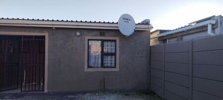 1 Bedroom bachelor rented in Camelot, Kuils River