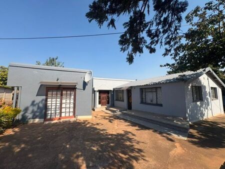 3 Bedroom house to rent in Mabopane Unit C