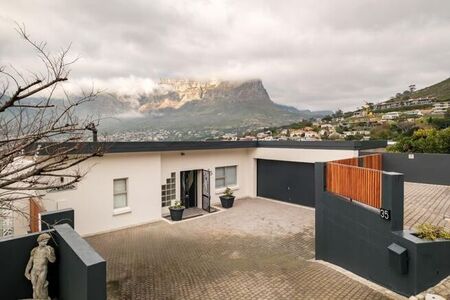 4 Bedroom apartment to rent in Tamboerskloof, Cape Town