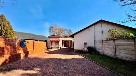 1 Bedroom flat to rent in Secunda