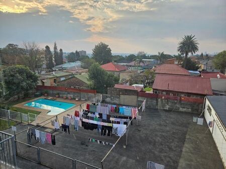 2 Bedroom townhouse - sectional to rent in Haddon, Johannesburg