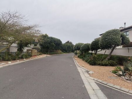 4 Bedroom apartment to rent in Bloubergstrand