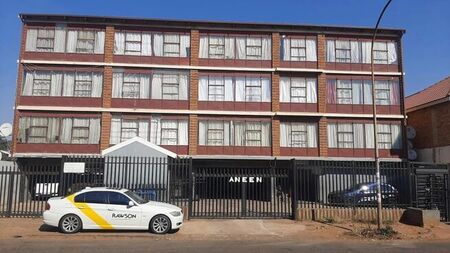 1 Bedroom bachelor flat to rent in Kempton Park Central