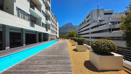 3 Bedroom apartment to rent in Claremont, Cape Town