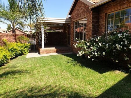 2 Bedroom townhouse - sectional rented in Equestria, Pretoria