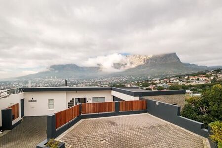 4 Bedroom house to rent in Tamboerskloof, Cape Town