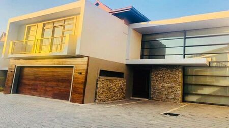 5 Bedroom duplex townhouse - sectional to rent in Izinga Ridge, Umhlanga