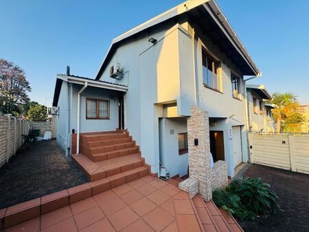 3 Bedroom duplex apartment rented in Umbilo, Durban
