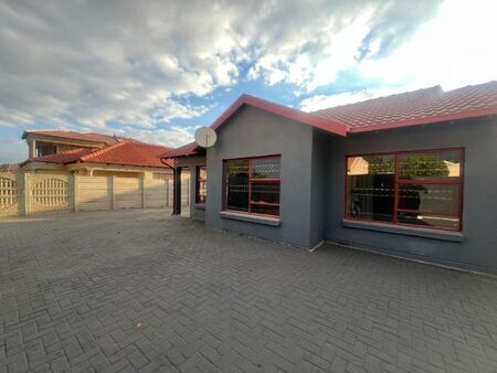 3 Bedroom house to rent in Seshego 9B, Polokwane