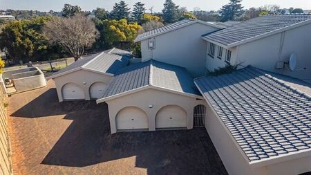 3 Bedroom duplex townhouse - sectional to rent in Morningside Manor, Sandton