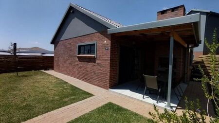 3 Bedroom townhouse - sectional rented in Little Falls, Roodepoort