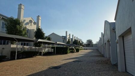 2 Bedroom townhouse - sectional to rent in Bryanston, Sandton