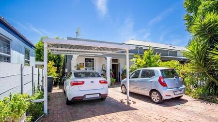 2 Bedroom house to rent in Paarl Central