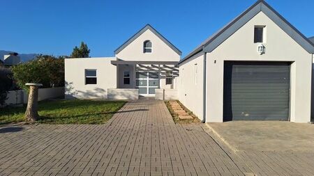 2 Bedroom house to rent in Silwerstrand Golf And River Estate, Robertson
