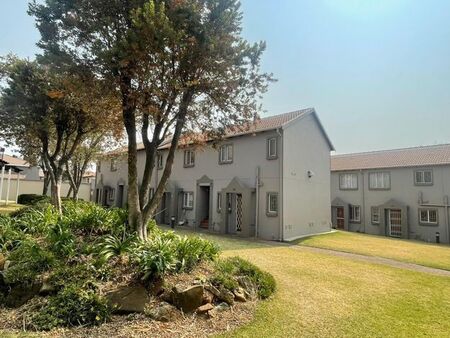 Bachelor Apartment to rent in Greenstone Hill, Edenvale