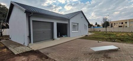 4 Bedroom house to rent in Pellissier, Bloemfontein