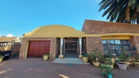 3 Bedroom house to rent in Lenasia Ext 3, Johannesburg