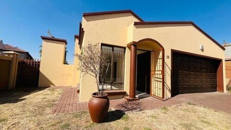 3 Bedroom townhouse - freehold to rent in Hoeveld Park, Witbank