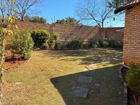 3 Bedroom townhouse - sectional to rent in Olivedale, Randburg