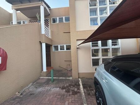 2 Bedroom townhouse - sectional to rent in Mondeor, Johannesburg