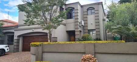 4 Bedroom townhouse - sectional to rent in Boschdal, Rustenburg