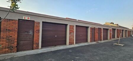 2 Bedroom duplex townhouse - sectional to rent in Windsor West, Randburg