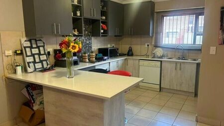 3 Bedroom townhouse - sectional rented in Fichardt Park, Bloemfontein