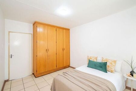 2 Bedroom apartment rented in Spitskop Sh, Bloemfontein