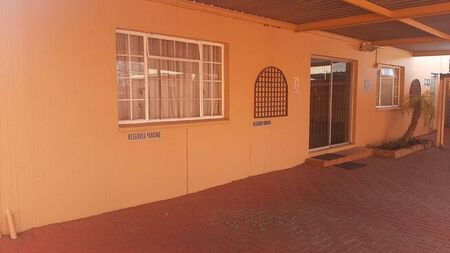1 Bedroom cottage rented in Florida Hills, Roodepoort