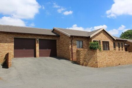 3 Bedroom townhouse - sectional to rent in North Riding, Randburg