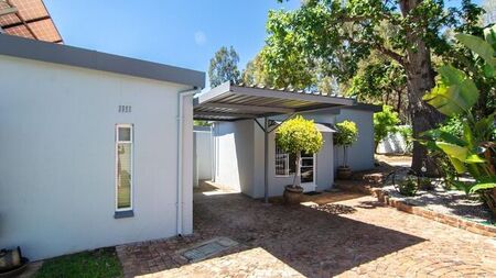 1 Bedroom cottage to rent in Paulshof, Sandton