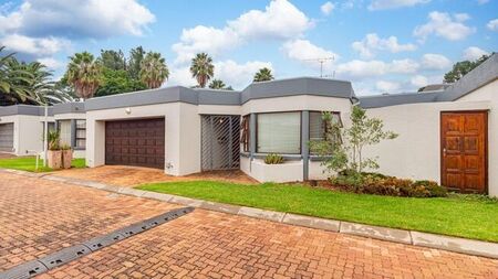 3 Bedroom cluster rented in Paulshof, Sandton