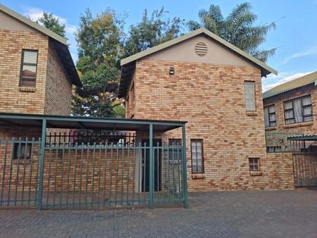 2 Bedroom townhouse - sectional rented in Navalsig, Bloemfontein