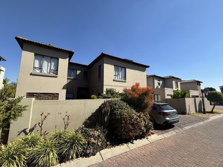 4 Bedroom duplex townhouse - freehold to rent in Radiokop, Roodepoort