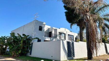 2 Bedroom apartment to rent in Paulshof, Sandton