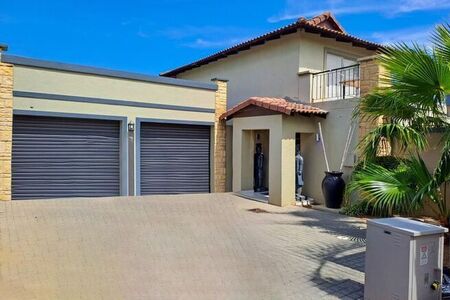 3 Bedroom cluster to rent in Broadacres, Sandton