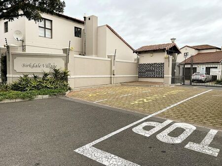 3 Bedroom duplex townhouse - sectional to rent in Royal Ascot, Milnerton
