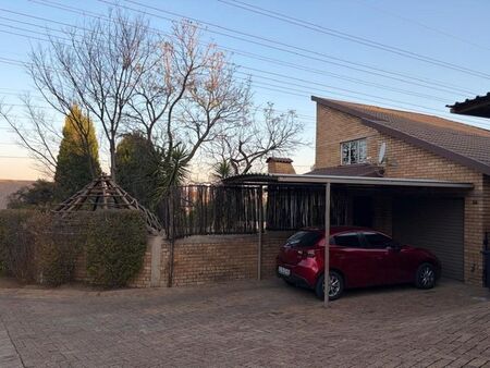2 Bedroom duplex loft to rent in Olivedale, Randburg