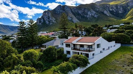 5 Bedroom house to rent in Voelklip, Hermanus