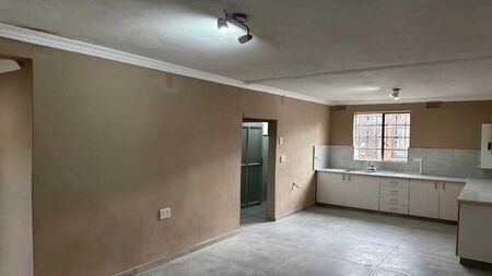 1 Bedroom bachelor to rent in Westcliff, Chatsworth