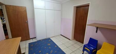 Bachelor apartment in Somerset Park