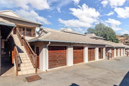 2 Bedroom Apartment in Chancliff Ah